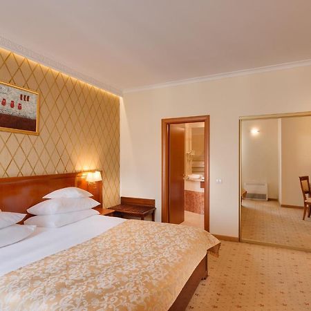 Hotel Opera Plaza Cluj-Napoca Esterno foto
