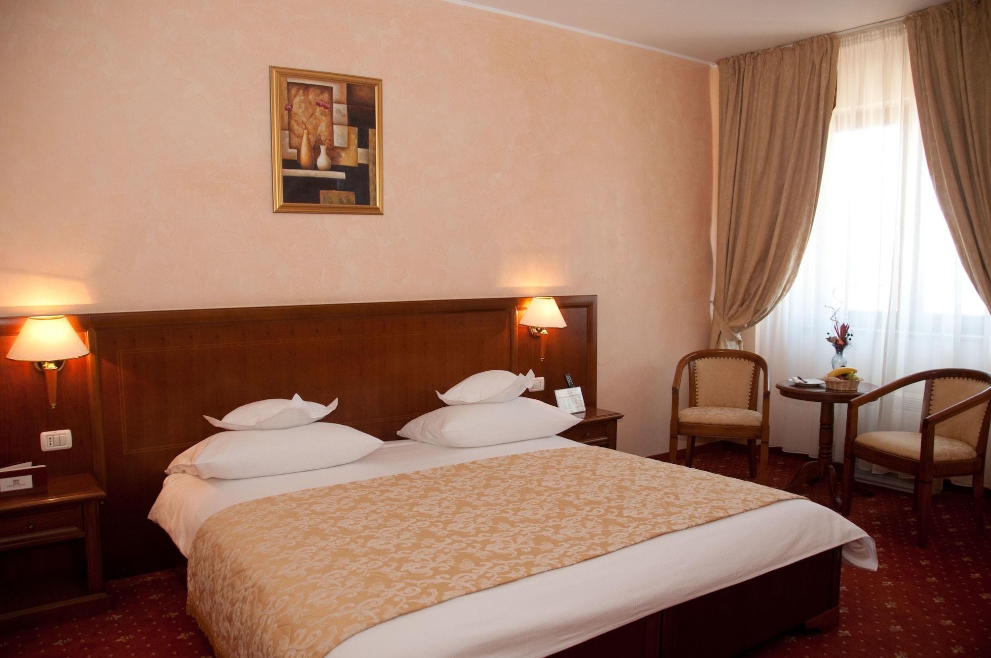 Hotel Opera Plaza Cluj-Napoca Esterno foto