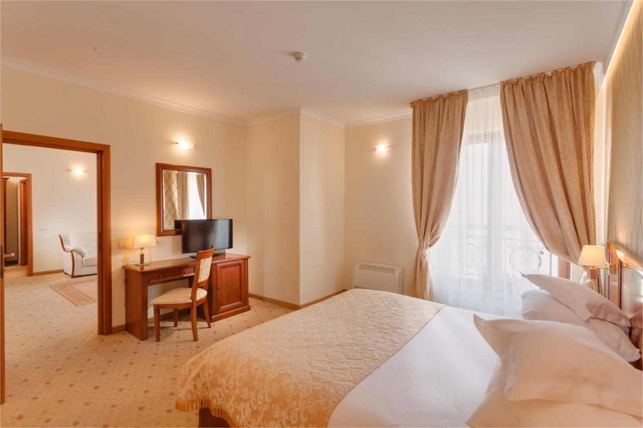 Hotel Opera Plaza Cluj-Napoca Esterno foto