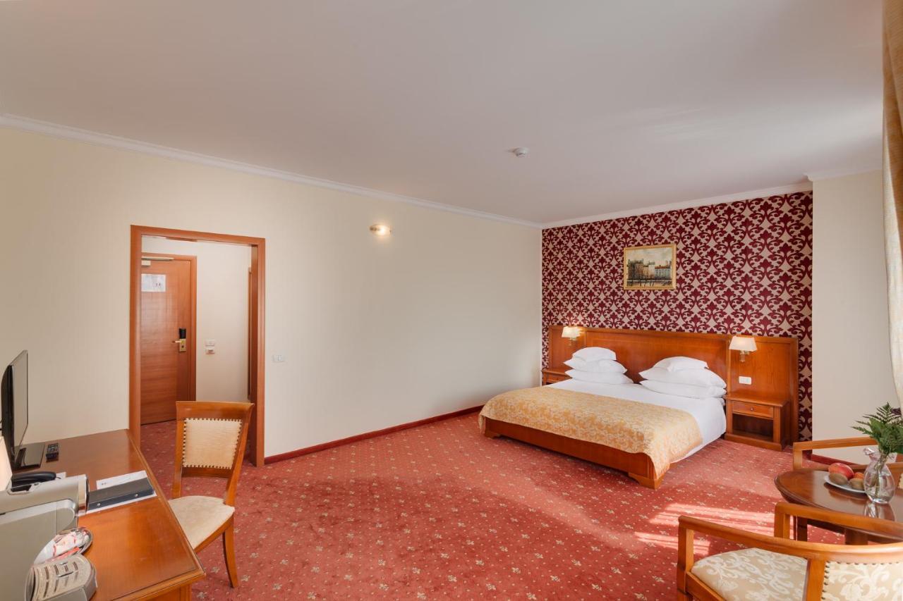 Hotel Opera Plaza Cluj-Napoca Esterno foto