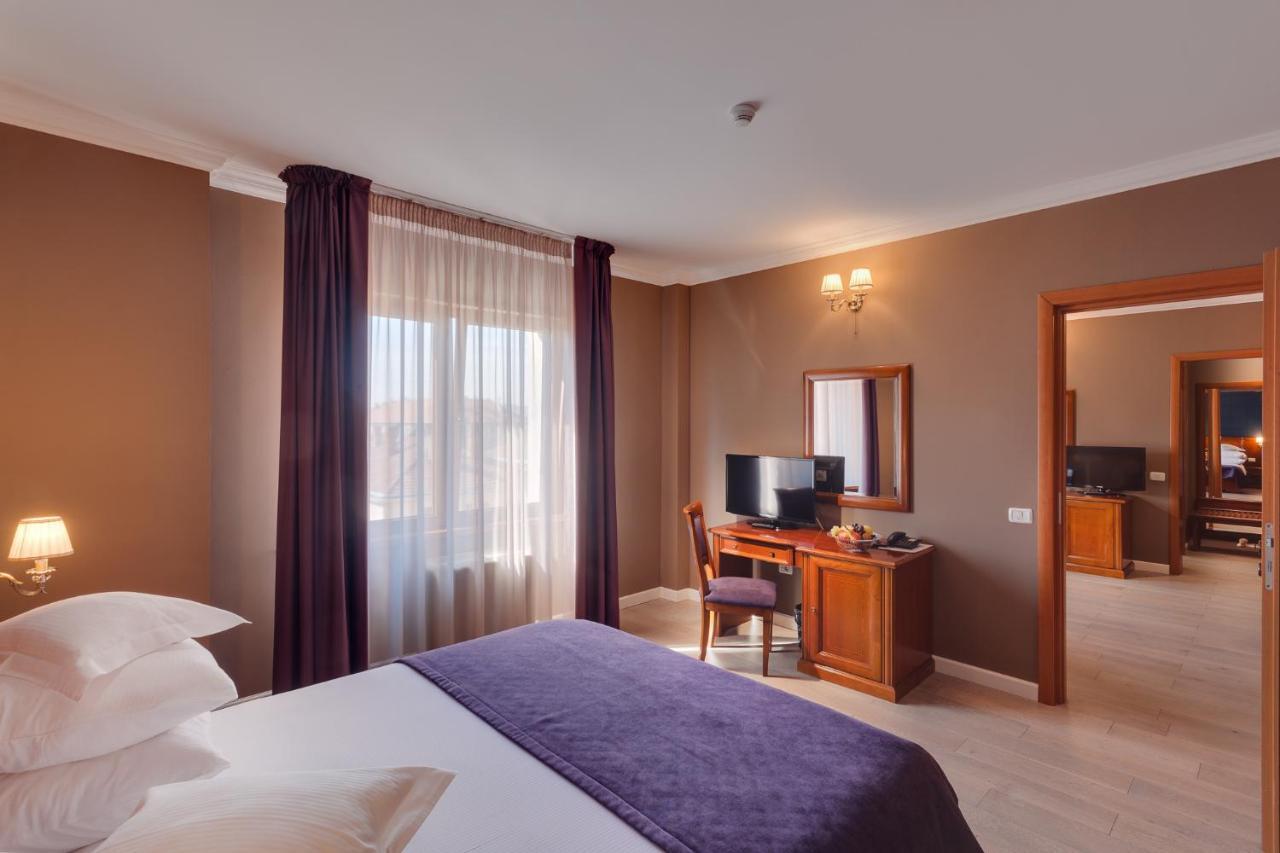 Hotel Opera Plaza Cluj-Napoca Esterno foto