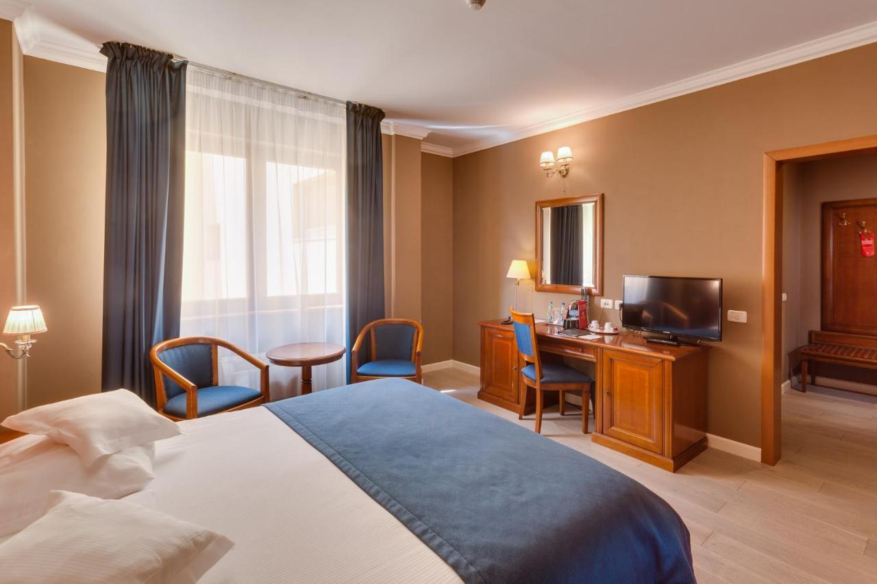 Hotel Opera Plaza Cluj-Napoca Esterno foto