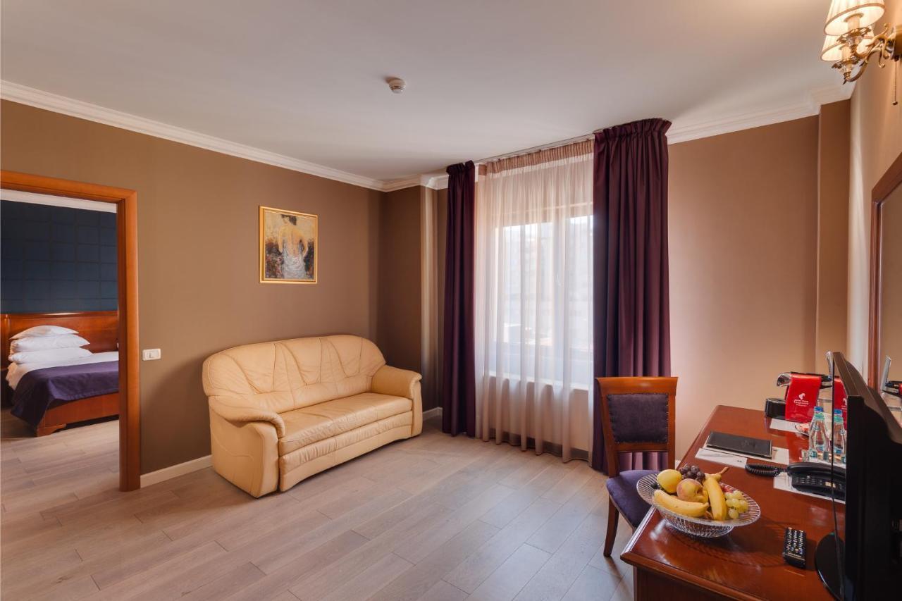 Hotel Opera Plaza Cluj-Napoca Esterno foto