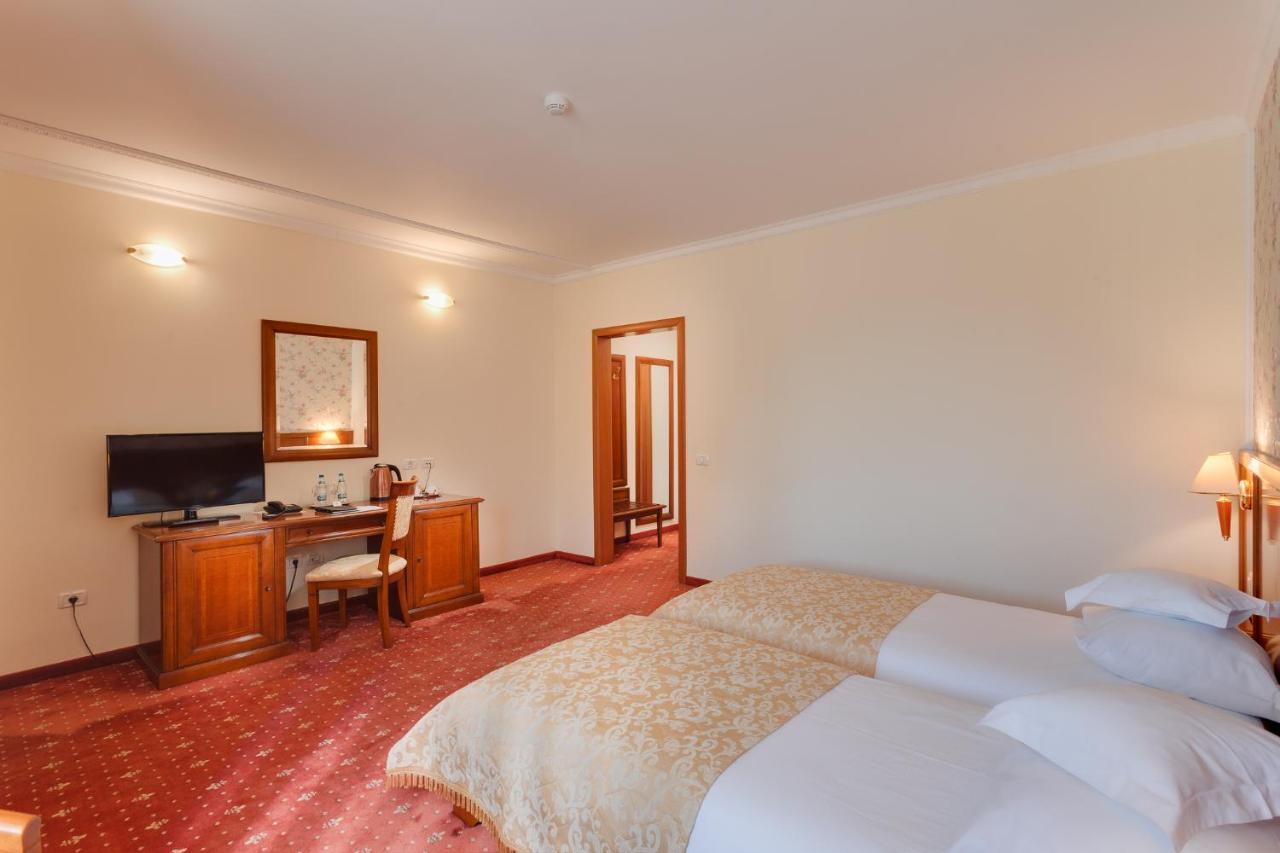 Hotel Opera Plaza Cluj-Napoca Esterno foto