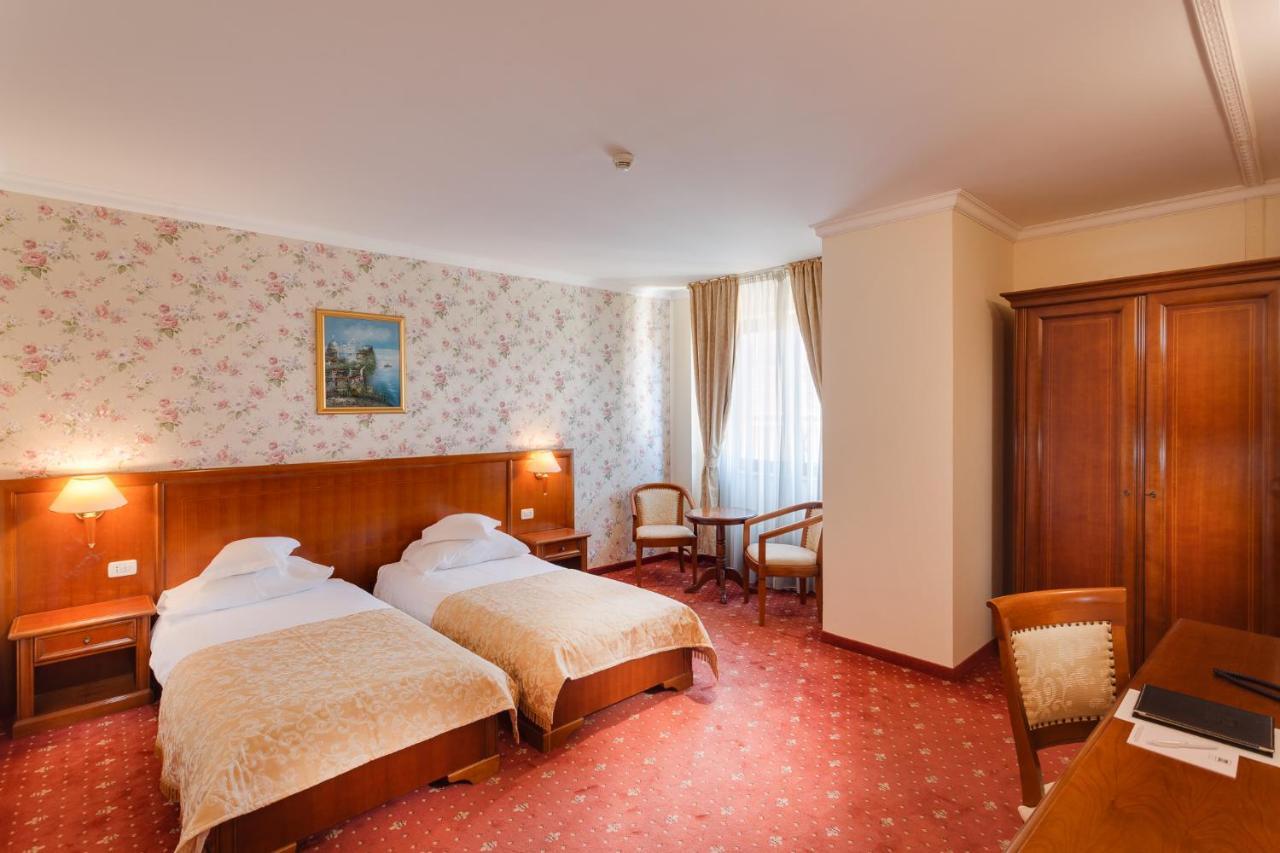 Hotel Opera Plaza Cluj-Napoca Esterno foto