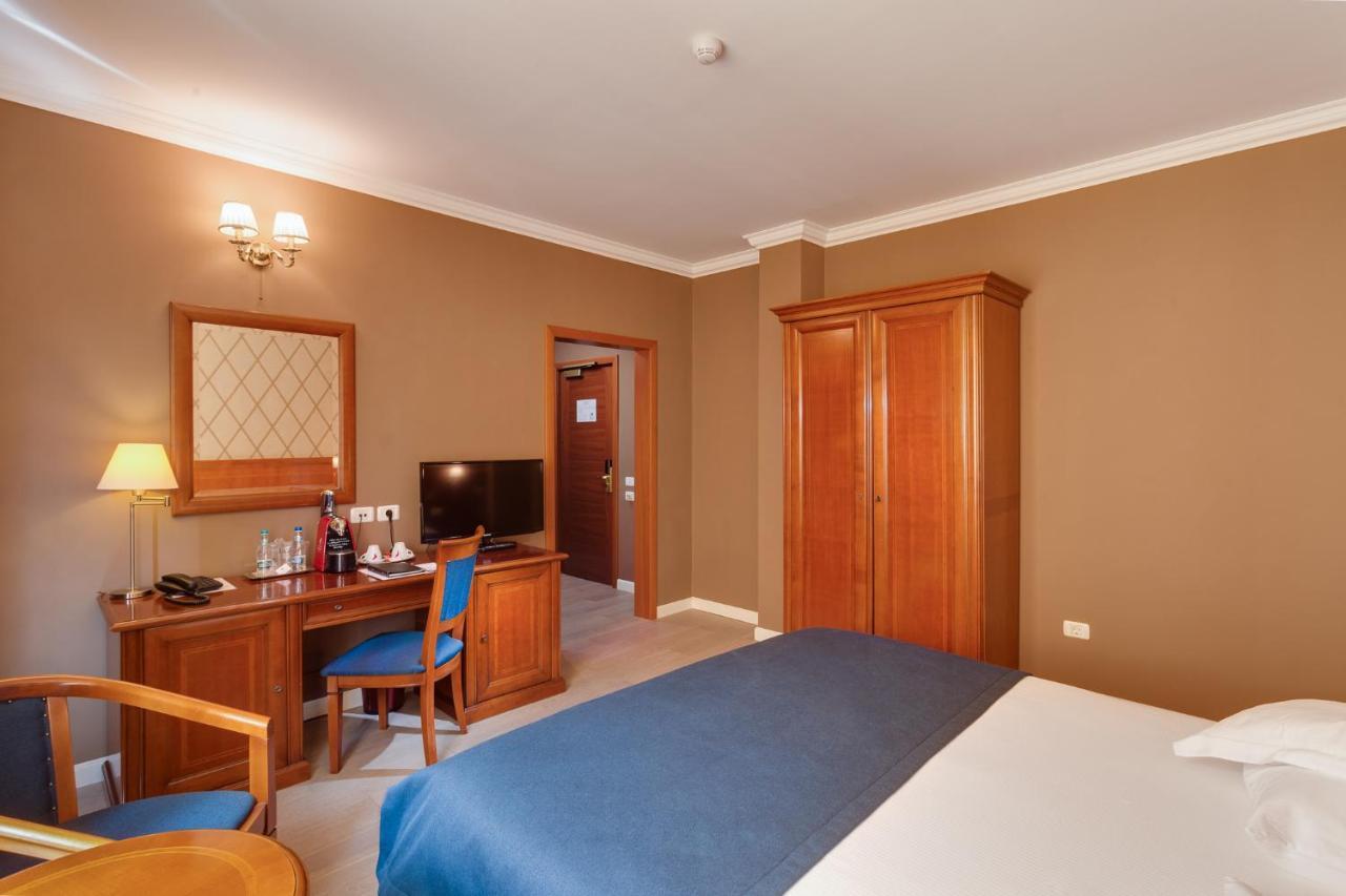Hotel Opera Plaza Cluj-Napoca Esterno foto