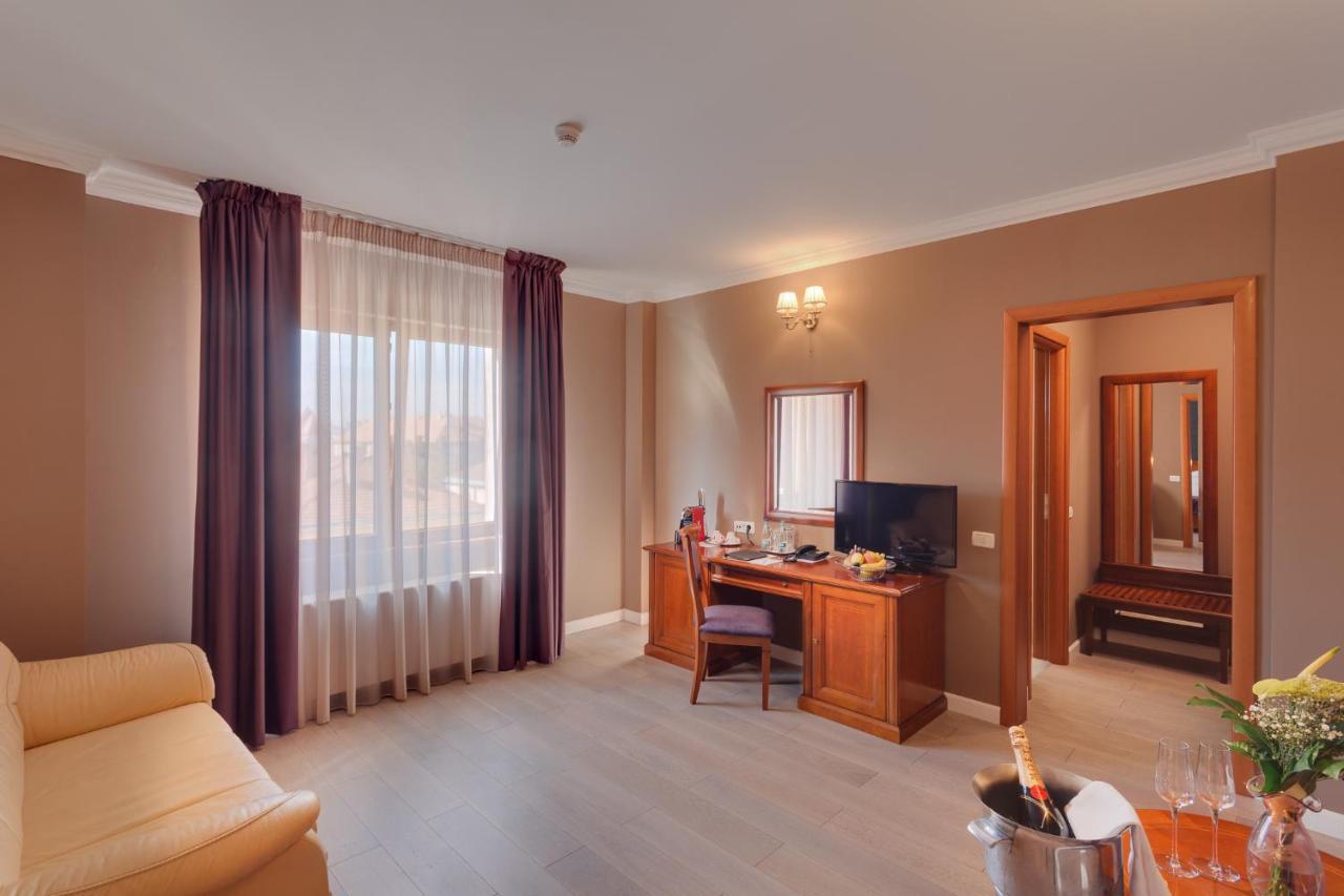 Hotel Opera Plaza Cluj-Napoca Esterno foto