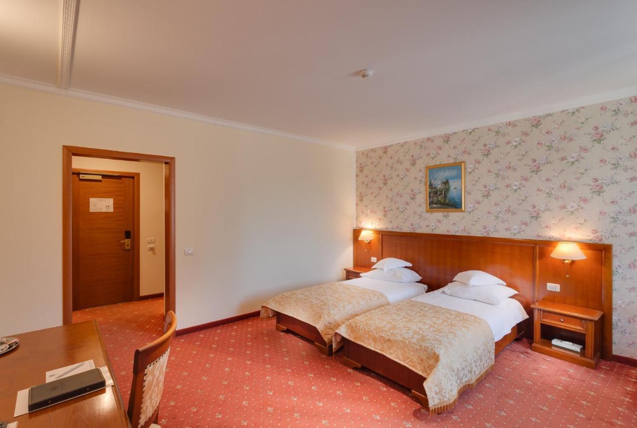 Hotel Opera Plaza Cluj-Napoca Esterno foto