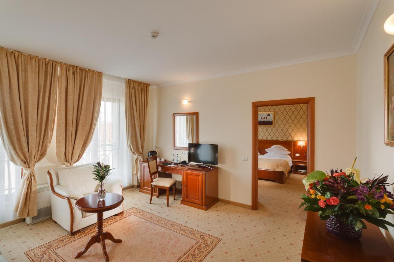 Hotel Opera Plaza Cluj-Napoca Esterno foto